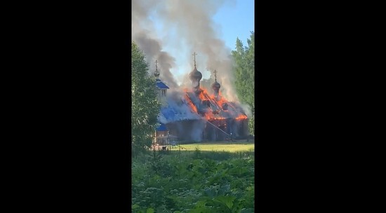 В Петербурге семейная ссора обернулась сожженным храмом: видео