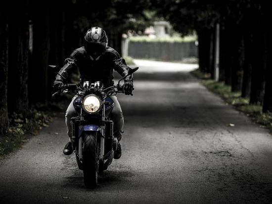 В Приозерском районе водитель иномарки отправил мотоциклиста в реанимацию