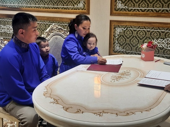 В ЗАГС Кызыла чествовали пару в связи  с  медной свадьбой