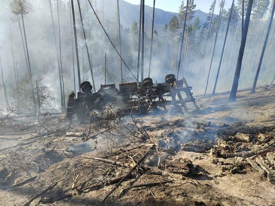 В Бурятии опрокинувшаяся машина вызвала лесной пожар