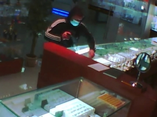 ГУ МВД: краснодарец украл в ювелирном магазине драгоценности на миллион рублей и попытался скрыться