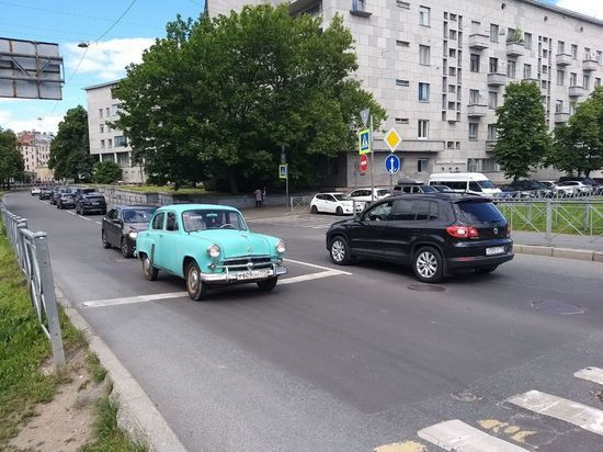 Петербургский депутат предложил избавить владельцев отечественных авто от налогов