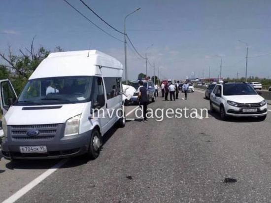 Пострадавших в ДТП с микроавтобусом в Дагестане экстренно оперируют
