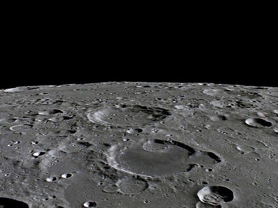Российские учёные обнаружили фрагменты астероида в лунном грунте