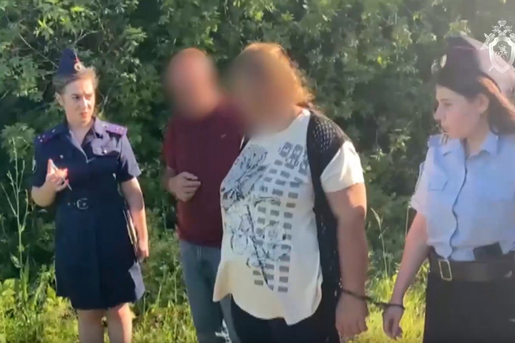 19 летняя мама. В Воронежской области застрелили женщину. Летние девочки занимаются. Семилукский район девочку унизили.