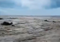 У жительницы поселка Каткова Щель в ночь на 24 июня в результате разгула стихии в Лазаревском районе Сочи унесло в море УАЗик