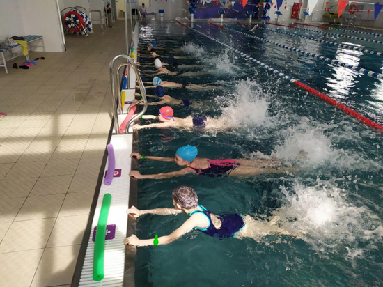 Более четырех тысяч жителей Хабаровского края бесплатно научили плавать