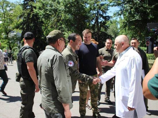 Глава Якутии навестил раненых в спецоперации военнослужащих