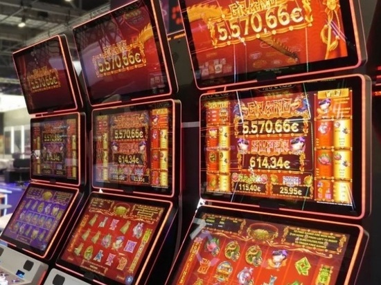 Современные онлайн-казино представляют собой платформы с огромным ассортиментом азартных развлечений на любой вкус: карточные столы, лото и рулетка, а также Live-casino с живыми дилерами, которые максимально реалистично воссоздают атмосферу «наземных» заведений