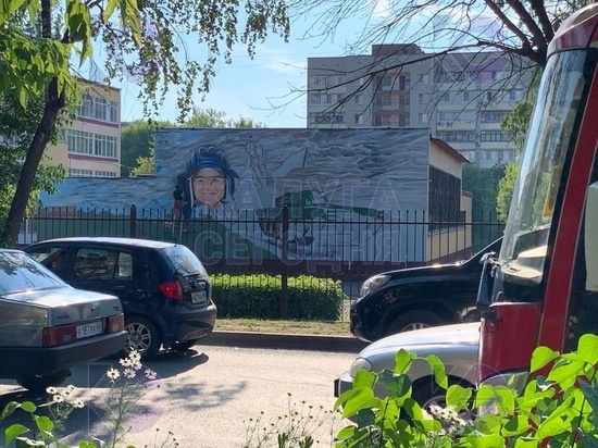 На стенах школы №36 Калуги появился мурал "Алешка из Белгорода"