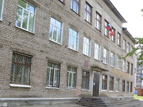 Старое здание школы № 61 в Ижевске начали демонтировать