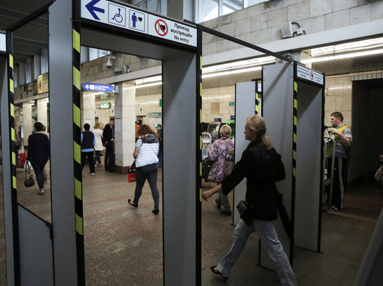 Голых и зловонных пассажиров петербургского метро накажут штрафами до 500 рублей