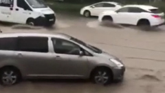Из-за сильного дождя Владивосток ушел под воду: видео затоплений