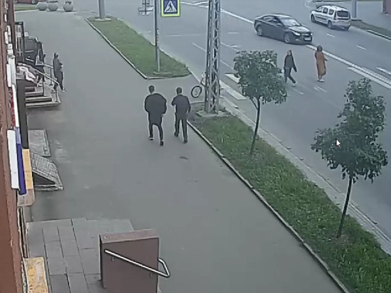 В Петрозаводске разыскивают водителя, который чуть не сбил пешехода