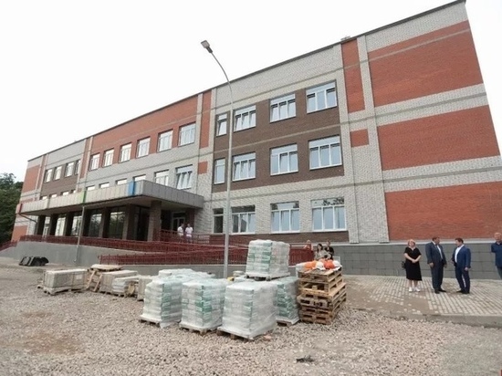 Вопрос организации парковки у новой школы на улице Юбилейной обсудят с псковичами