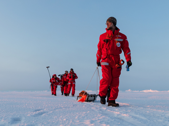 Познавательный канал HDL — «На дрейфе в Арктике»