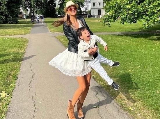Оксана Воеводина поделилась трогательным фото со своим сыном