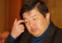 Акылбек Жапаров напомнил, что если Кыргызстан не рассчитается с долгами по кредитам Китаю, которые республика брала на инфраструктурные проекты, то китайская сторона сможет потребовать ввести в них свое управление