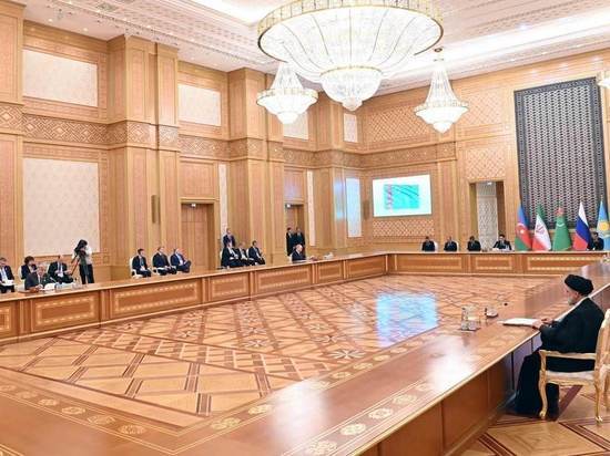 Владимир Путин: Особое внимание уделяем портам Астрахань, Оля и Махачкала