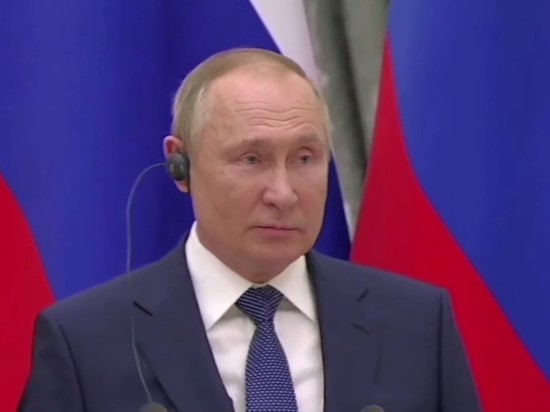 Путин: Запад делает из Украины плацдарм для "раскачки" России