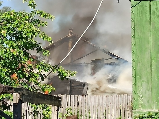 В МЧС рассказали, как тушили горящий дом в Кимрах