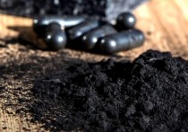 Активированный уголь может стать причиной кровотечений и аллергических реакций, проинформировал семейный врач Валентин Шишкин издание Ura