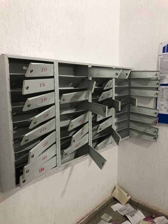 В поисках закладки: неизвестные разгромили почтовые ящики в Новом Уренгое