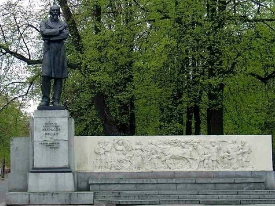 В Ярославле может разрушиться памятник Некрасову