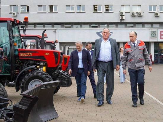 Премьер Дагестана решает вопрос о запуске ремонтного центра тракторов