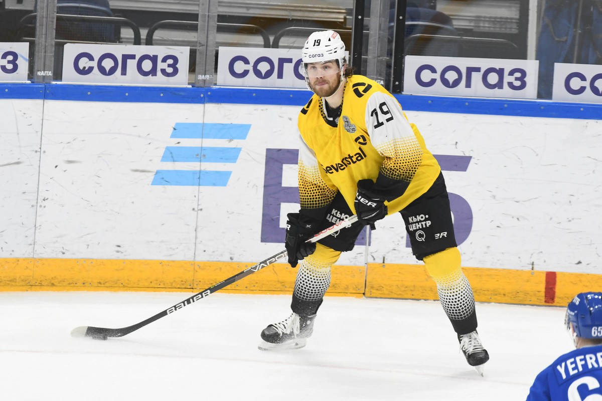 СМИ: игрока сборной Швеции могут отстранить из-за контракта с клубом КХЛ