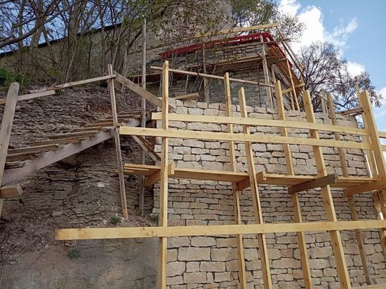 Реставрация Южной башни завершит работы по берегоукреплению в Снетогорском монастыре