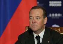 Дмитрий Медведев, выступая на Юридическом форуме в Петербурге, заявил, что односторонние санкции против России могут стать поводом для объявления войны