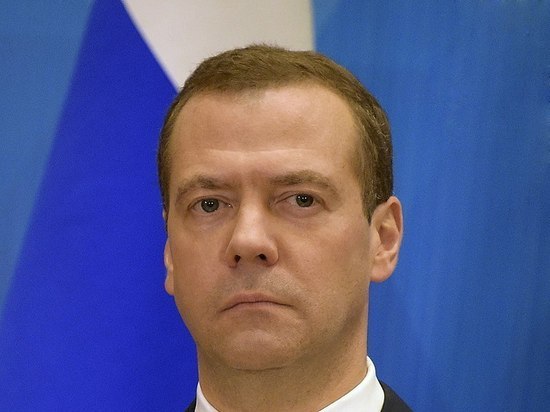 Медведев допустил изъятие имущества неугодных стран без суда
