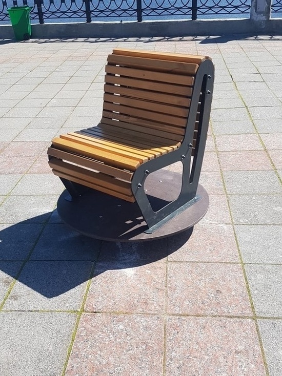 На Йошкар-Олинской набережной появились долгожданные скамейки