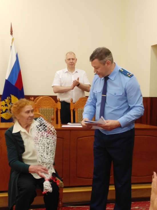 Ивановские прокуроры поздравили своего 90-летнего ветерана