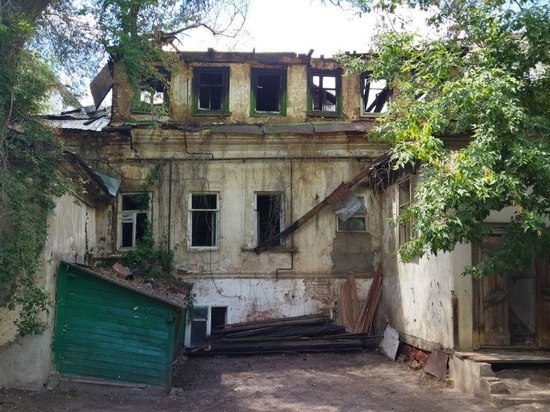 Вандалы громят исторический объект в центре Саратова - мэрия бездействует