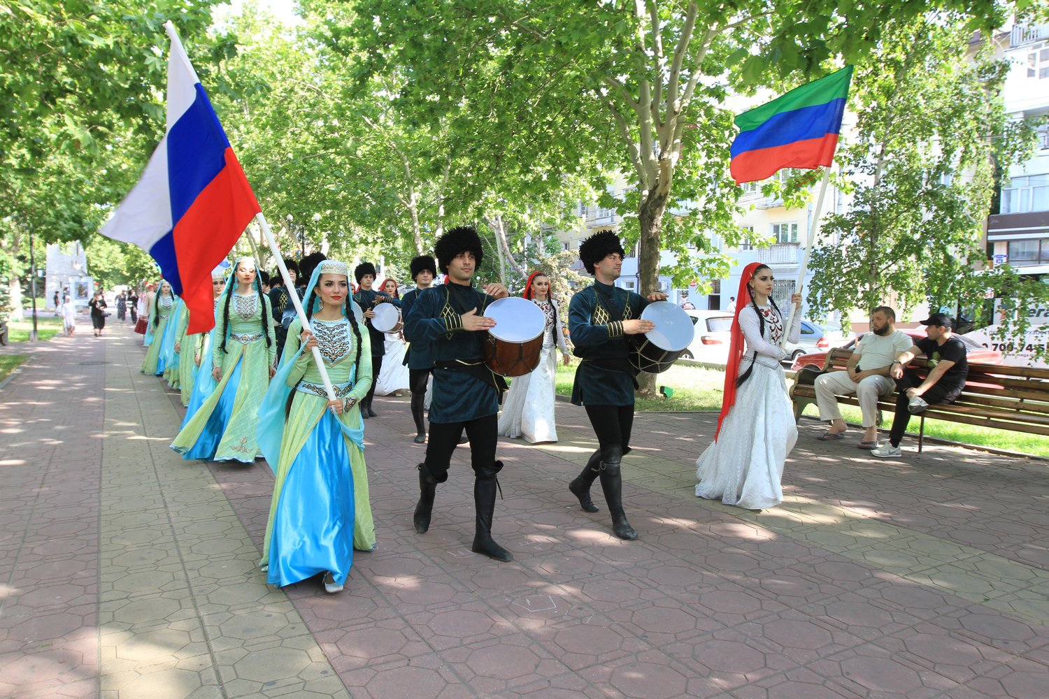 Мероприятие дружба народов. Фестиваль культуры народов Кавказа. Фестиваль дружбы народов Кавказа. Фестиваль народов Дагестана. Дружба народов танцы на Кавказе фестиваль.