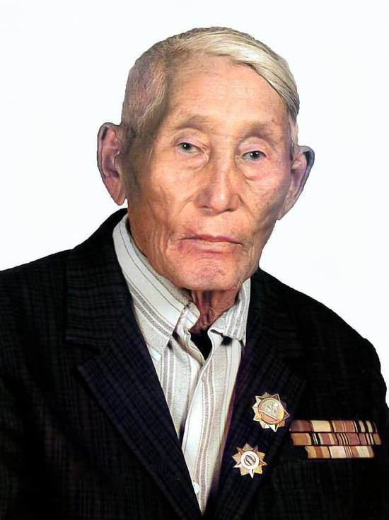 Айсен Николаев поздравил со столетием ветерана Великой Отечественной войны Прокопия Афанасьевича Степанова