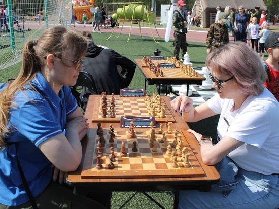 Жители Ноябрьска сыграют на улице в шахматы с гроссмейстером