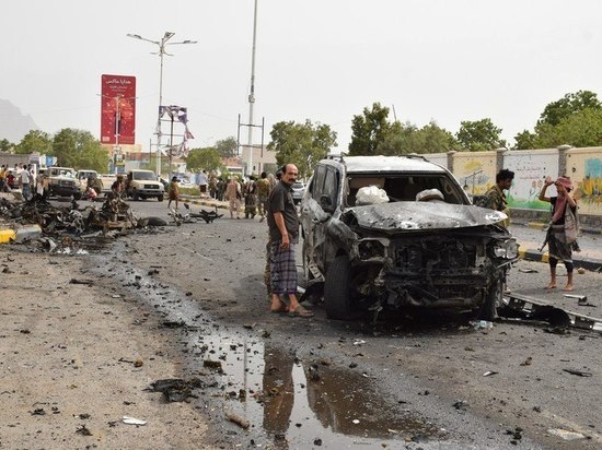 При покушении на высокопоставленного офицера, поддерживаемого саудитами , погибли 7 человек в Йемене