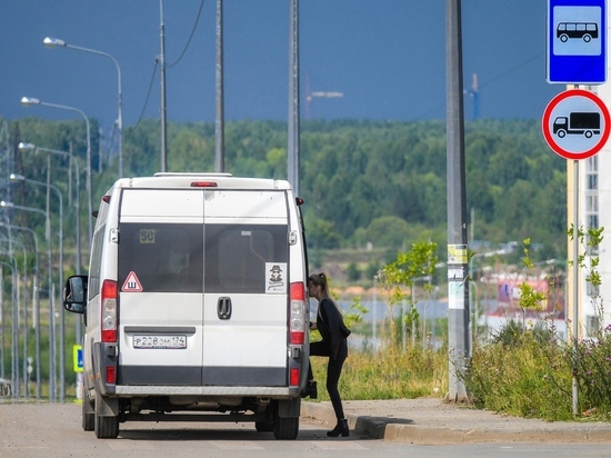 В Челябинске наказали водителя маршрутки за высадку пассажиров через окно