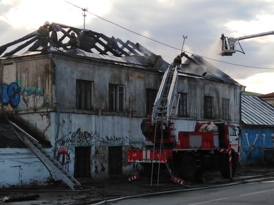 Частично расселенный дом горел в Литературном квартале Екатеринбурга