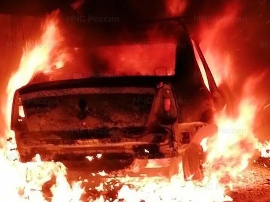 В Калуге ночью сгорел автомобиль