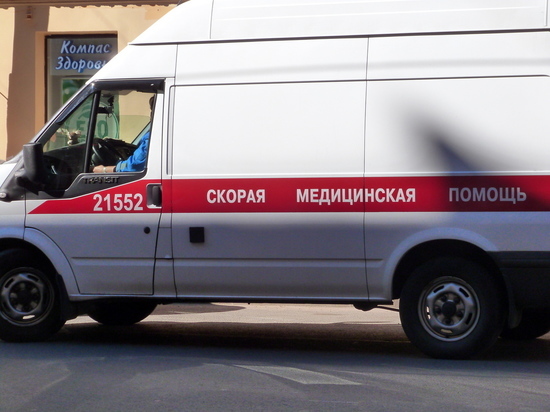 В Калининграде авто врезалось в бочку с квасом и продавщицу