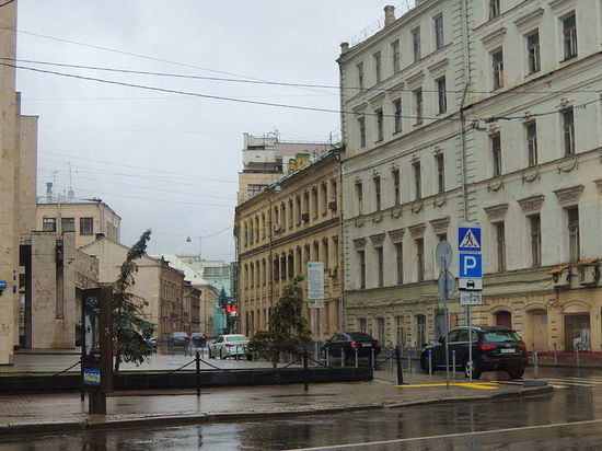 Работы по благоустройству переулков в центре Москвы выполнены на 40%, сообщил Бирюков