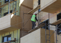 Специалисты строительной отрасли и архитекторы посетили строительную площадку многоэтажных домов из CLT-панелей