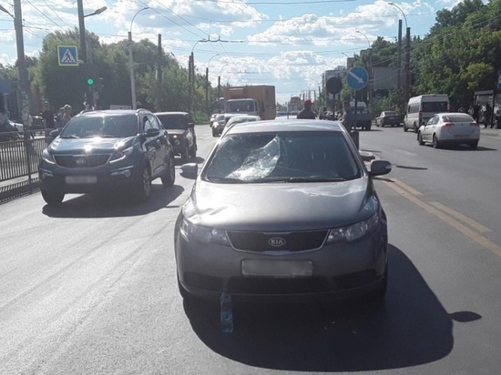 В Иванове сбили девушку, переходившую дорогу на красный сигнал светофора