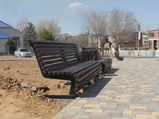 В спальных районах Астрахани ремонтируют дворы