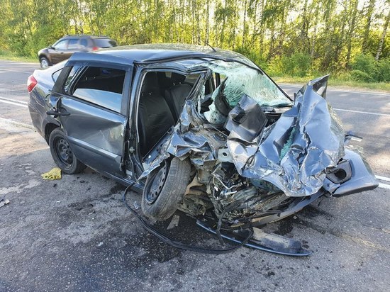 При столкновении авто на дороге в Чувашии погиб пассажир