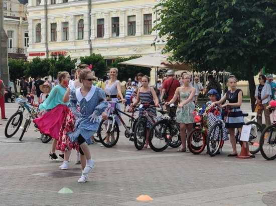 Парад велосипедисток-стиляг прошёл в Кисловодске